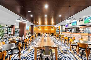 Morayfield Tavern & Motel
