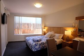 Bamboo Motor Inn
