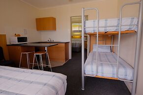 Bamboo Motor Inn
