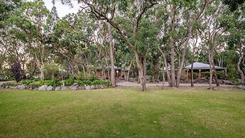 Honeysuckle Cottages Stanthorpe