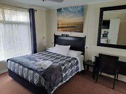 Flying Spur Motel