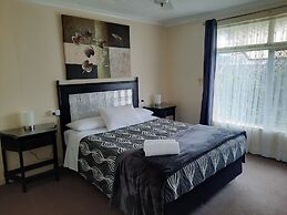 Flying Spur Motel