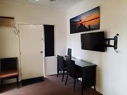 Flying Spur Motel
