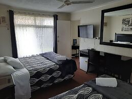 Flying Spur Motel