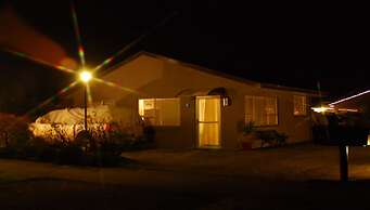Almond Court Motel