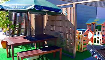 Almond Court Motel