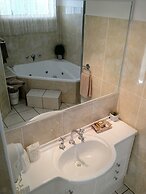 Tuckerbox Motor Inn