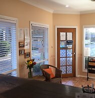 Tuckerbox Motor Inn