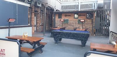 Queens Arms Hotel