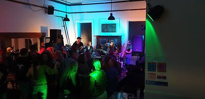 Queens Arms Hotel