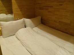 Box Hotel