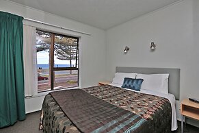 Edgewater Motor Lodge