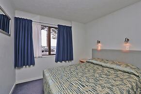 Edgewater Motor Lodge