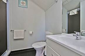 Edgewater Motor Lodge