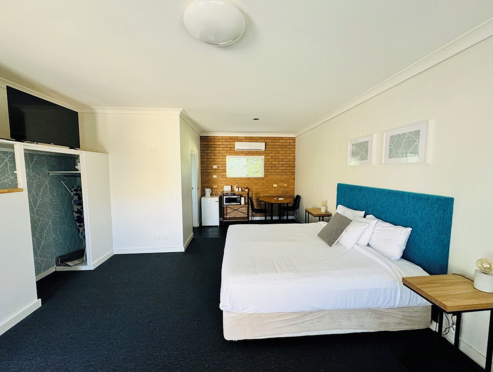 Deer Park Motor Inn