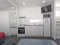 Alex Beach Cabins