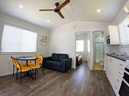 Alex Beach Cabins