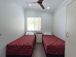 Alex Beach Cabins