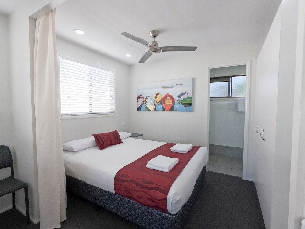 Alex Beach Cabins