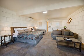 Loch Ard Motor Inn