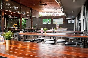 Browns Plains Hotel