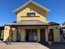 Tranquil Vale Vineyard & Cottages