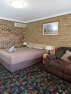 Settlers Motor Inn