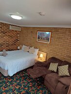 Settlers Motor Inn