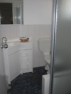Settlers Motor Inn