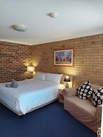 Settlers Motor Inn