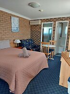 Settlers Motor Inn