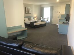 Capricorn Motor Inn