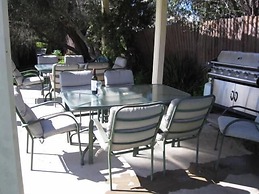 Poachers Paradise Motel