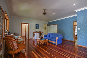Hibiscus Lodge Bed & Breakfast