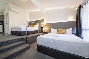 Fern Bay Motel