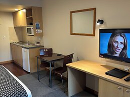 Shelby Motor Lodge