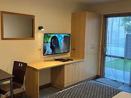 Shelby Motor Lodge