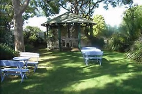 Lake Haven Motor Inn & Palms Restaurant