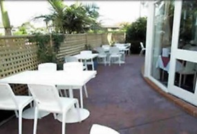 Lake Haven Motor Inn & Palms Restaurant