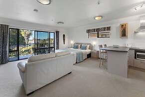 Avalon Manor Motel