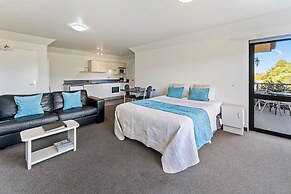 Avalon Manor Motel