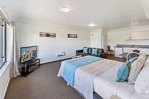 Avalon Manor Motel