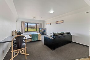 Avalon Manor Motel