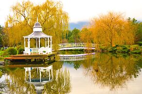 Lakeside Cottage