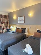 Mayfair Motel Emerald