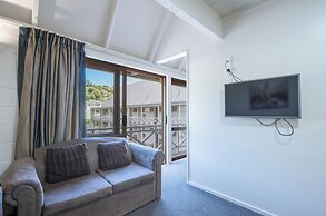 Admirals Motor Inn