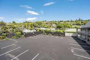Admirals Motor Inn