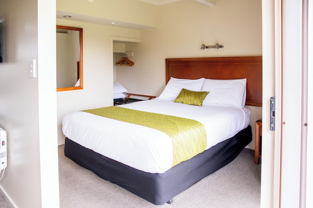 Admirals Motor Inn