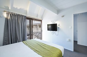 Admirals Motor Inn
