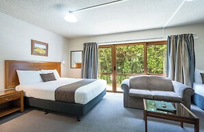Admirals Motor Inn